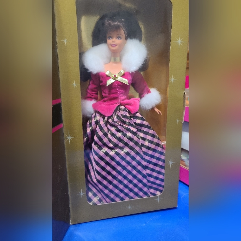 🩷 Winter Rhapsody Brunette Barbie (Avon) 1996